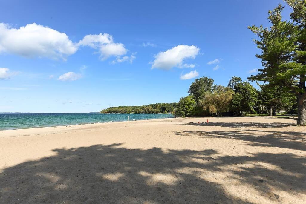 Fun & Trendy Condo Close To Downtown And The Beach Traverse City Exteriér fotografie