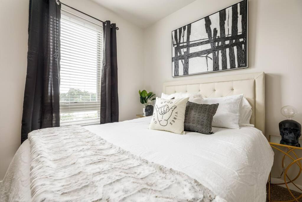 Fun & Trendy Condo Close To Downtown And The Beach Traverse City Exteriér fotografie